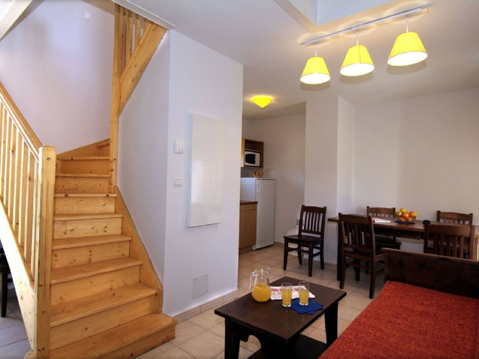 Dining, Beautiful Apartment With Shared Pool in Prayssac, Lot