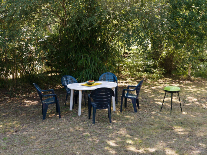 Dining 4, Holiday Home for 6 People, Gironde