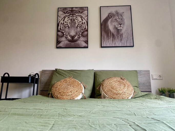Others 2, Cozy Garden Stay w/ BBQ, Franekeradeel