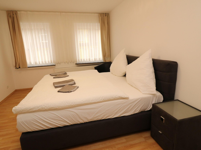 Room 2, Stylish Apartment With Terrace, Essen