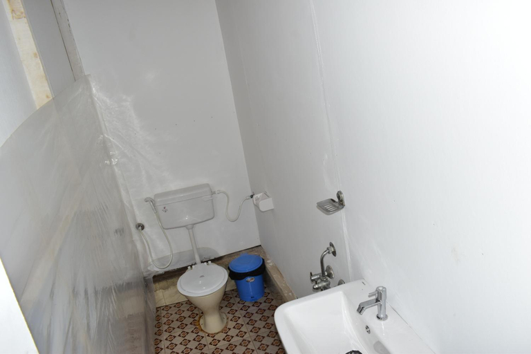 Bathroom 3, Hare's BAR AND RESTAURANT, South Goa
