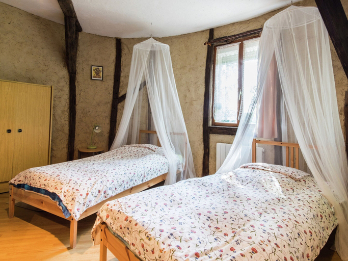Room 2, Unique Troglodyte House in the Valley, Indre