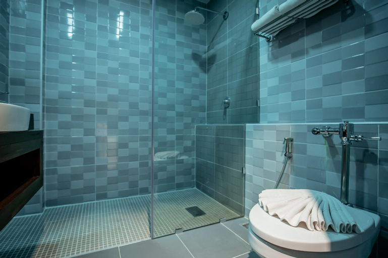 Bathroom 15