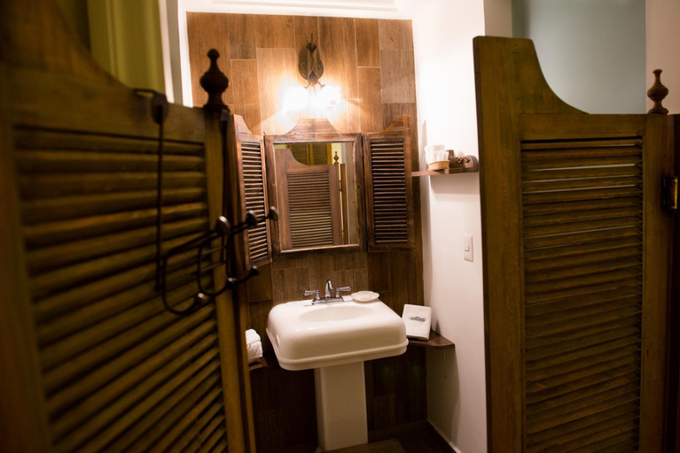 Bathroom 4, Grand Hotel Tepatitlan, Tepatitlán de Morelos