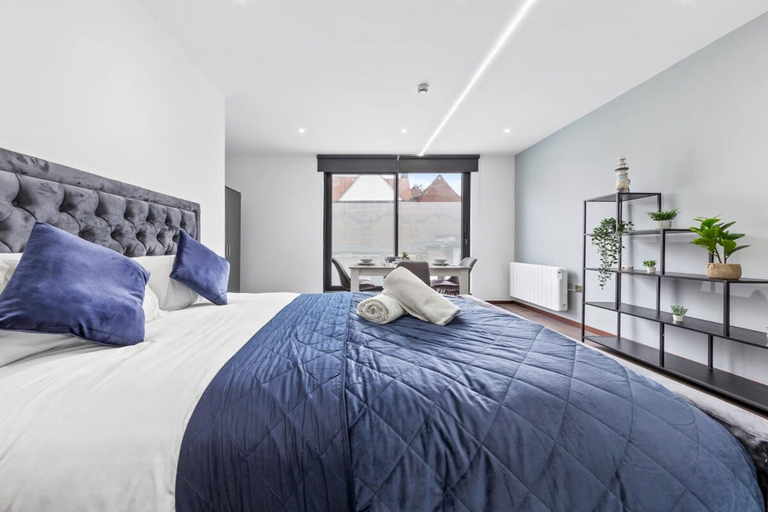 Bedroom 3, Modern Spacious Sleeps 4 Studio Golders Green, London