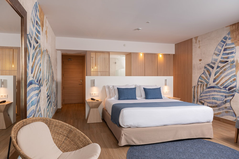 Bedroom 2, L Azure Hotel, Girona