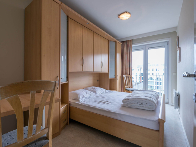 Room 5, Apartment in Zeedijk With Sea View, West-Vlaanderen