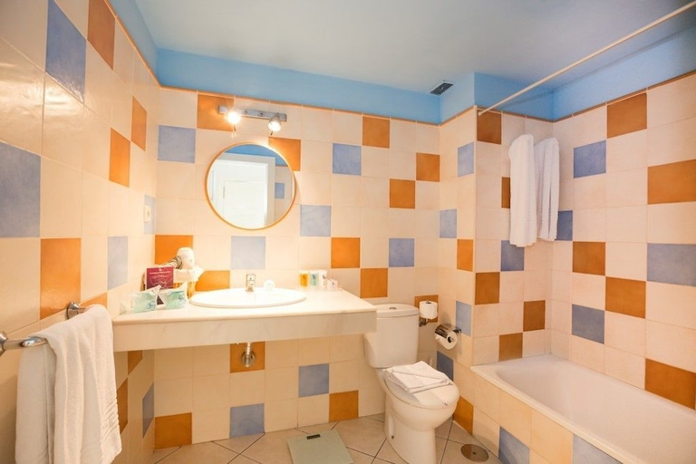 Bathroom 4, Apartamentos LIVVO Puerto de Mogán, Las Palmas