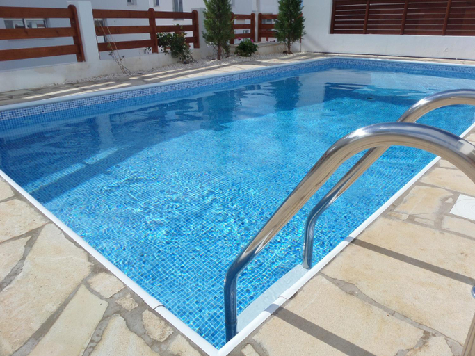 Sport & Beauty 2, Modern villa, 4 bedrooms, private pool, close to Coral bay strip