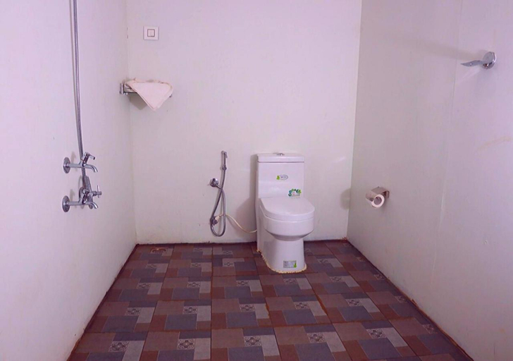 Bathroom 3, Koomankolly Heritage Resort, Wayanad