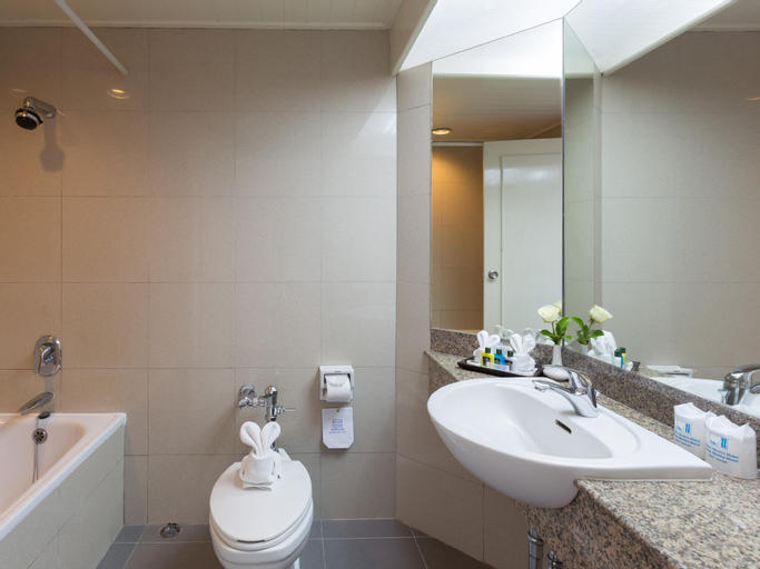 Bathroom 10