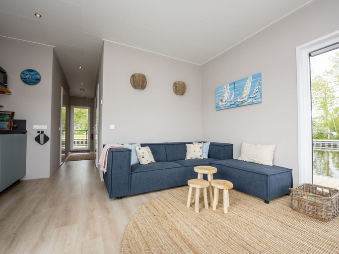 Living area 5, Modern Houseboat With View of the Lake, Sneek