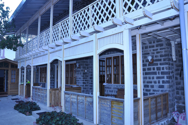 Exterior 2