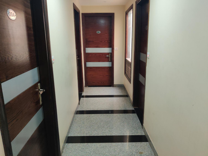 Others 3, Raj Mahal Inn, West