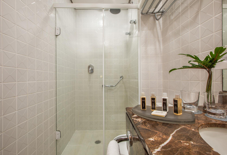 Bathroom 10