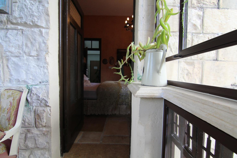 Entrance 4, Atelier Luxury Rooms