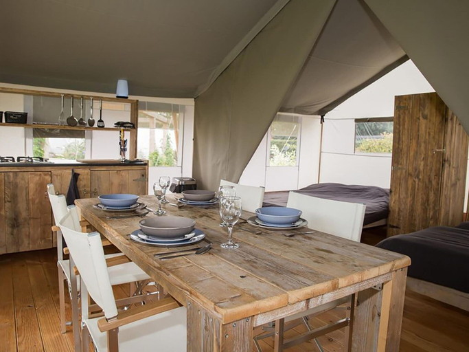 Dining 5, Glamping in Friesland With Friends, Achtkarspelen