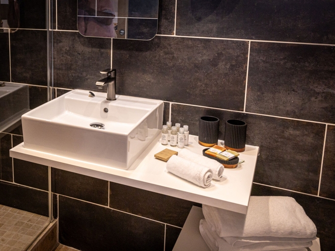 Bathroom 5, Le Domaine d'Angerville, Calvados