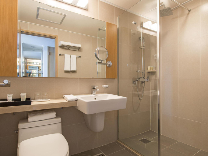 Bathroom 18