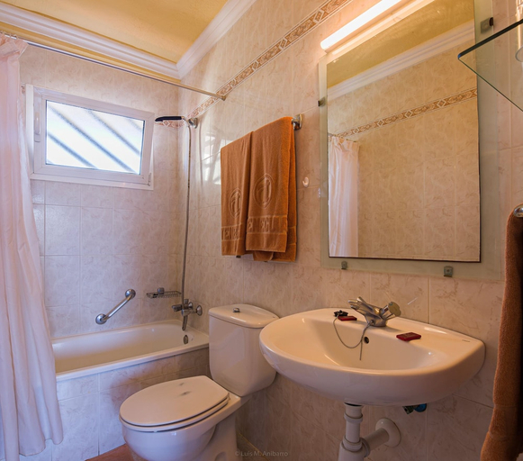 Bathroom 4, Apartamentos Teneguia, Santa Cruz de Tenerife