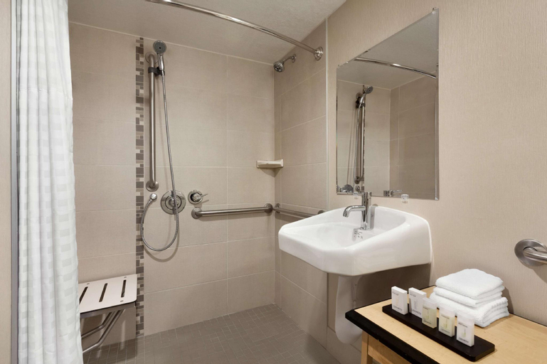Bathroom 19