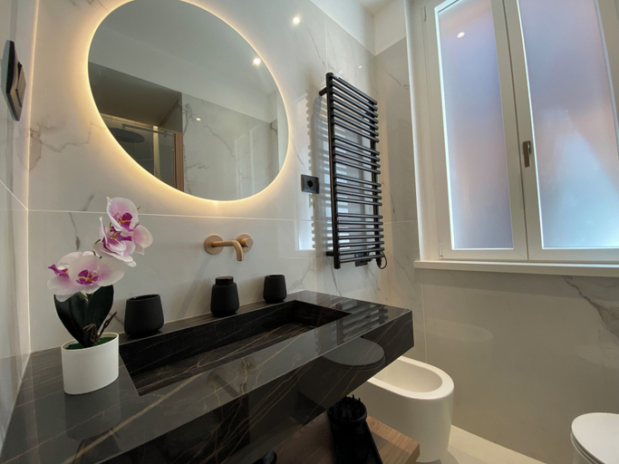 Bathroom 5, Suite Croce, Rome