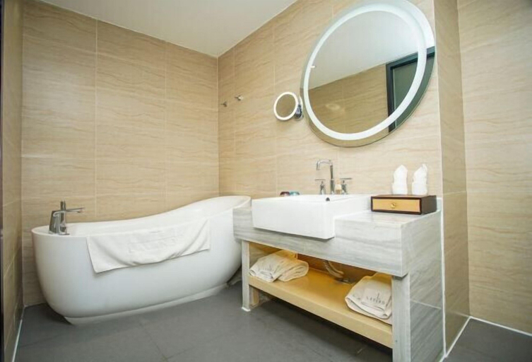 Bathroom 4, Lavande Hotels (Xianning Tonghui Square), Xianning