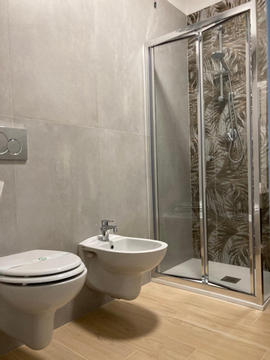 Bathroom 13