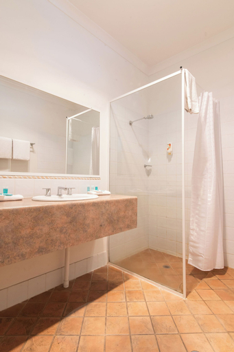 Bathroom 4