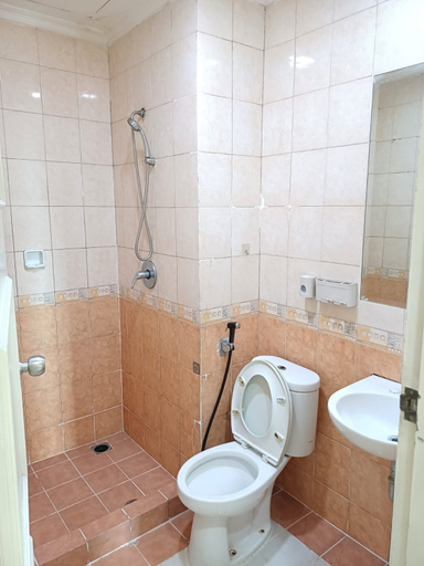 Bathroom, AJ Property Apartemen MOI Kelapa Gading Suare, Jakarta Utara