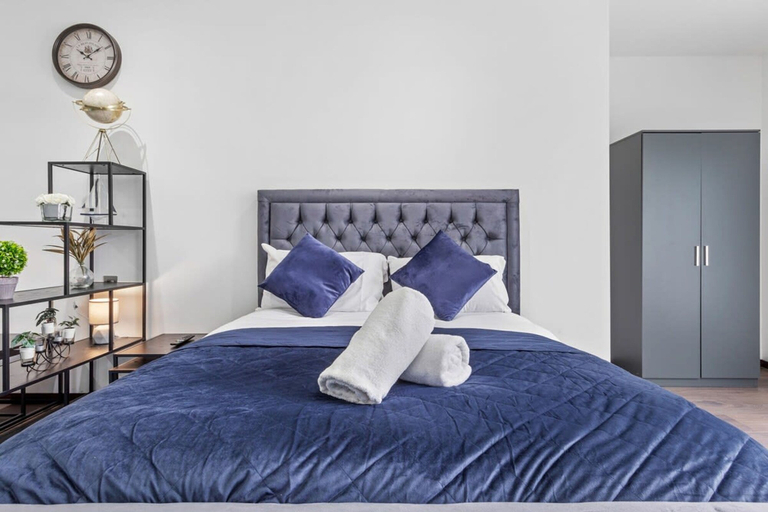 Bedroom 4, Modern Spacious Sleeps 4 Studio Golders Green, London