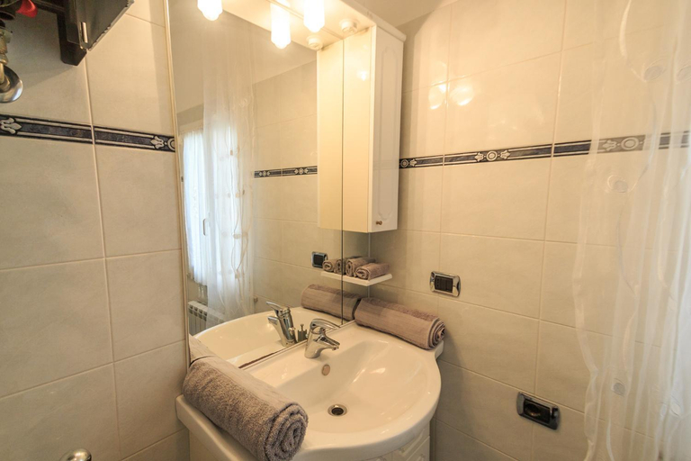 Bedroom 2, Appartamento a 30 metri dal mare, Savona