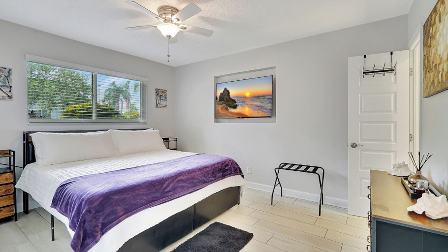 Bedroom 3, Waterfront Villa Private Pool!, Broward