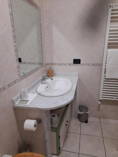 Bedroom 4, B&B Il Viaggiatore, Massa Carrara