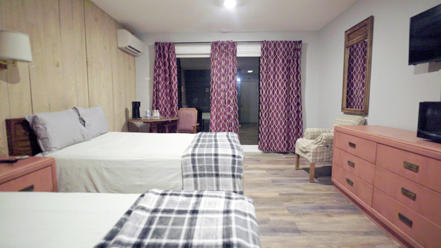 Bedroom 2, Pinnacle Lodge, Bennington