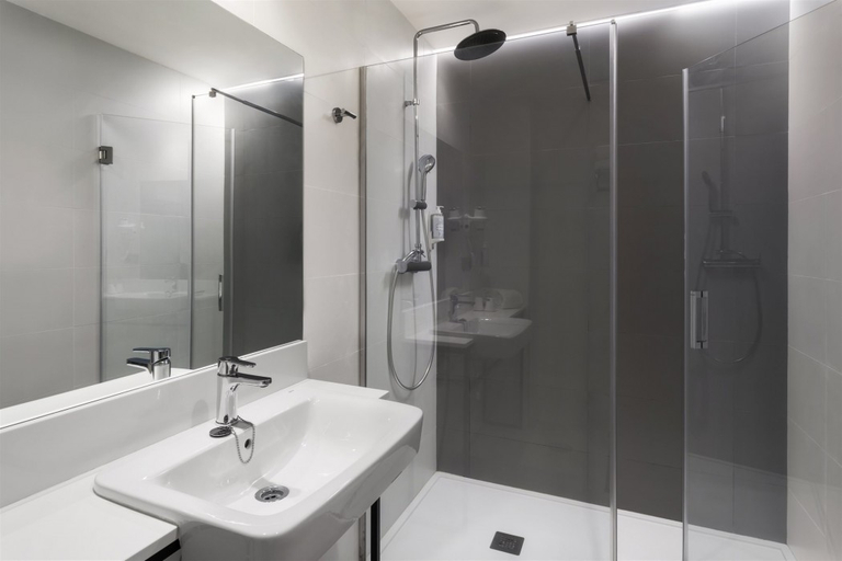 Bathroom 4, B&B Hotel Málaga Centro, Málaga