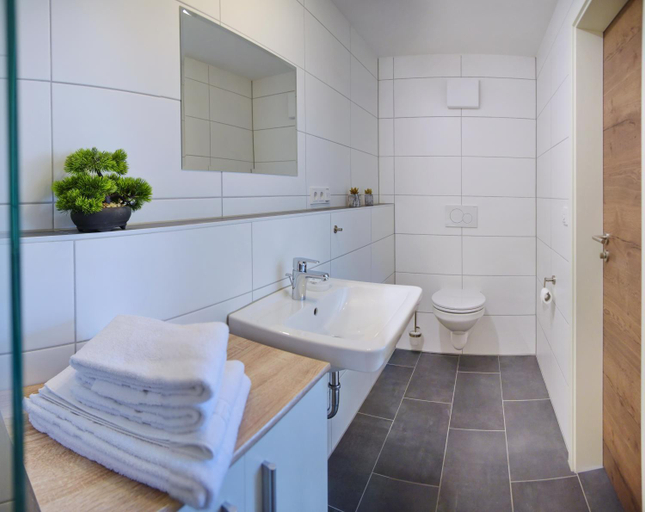 Bathroom 5, Boardinghouse Jungwirth-Wohnzeit, Eichstätt