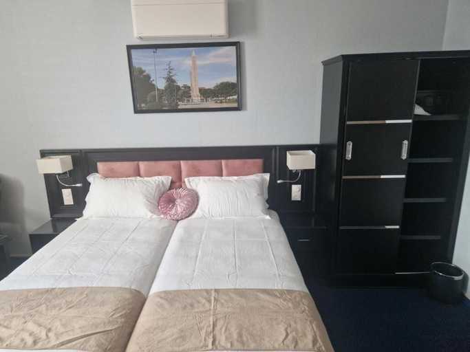 Bedroom 5, Hotel Grand Paris, Val-de-Marne