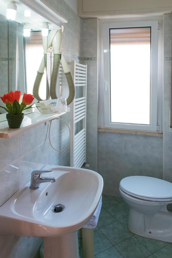 Bedroom 2, Hotel Villa Nicole, Savona