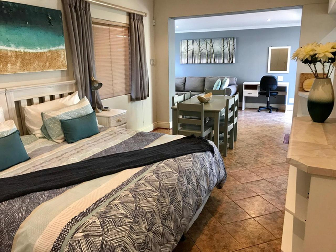 Cosy Private Cottage-internet & Off Street Parking, Nelson Mandela Bay
