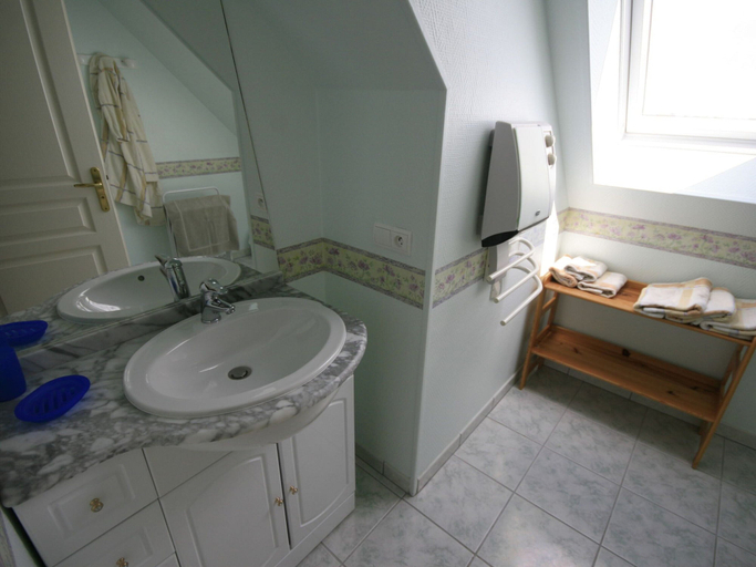Bathroom 5, Scenic Villa in Moelan sur mer With Sauna, Finistère