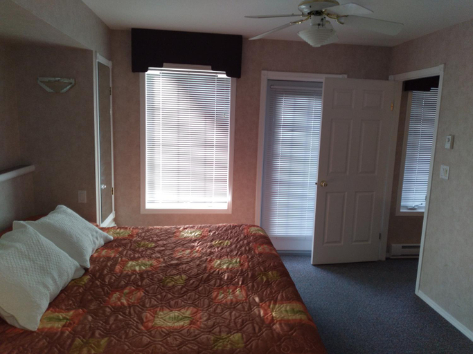 Bedroom 2, Fairmont Mountain View Villas, East Kootenay