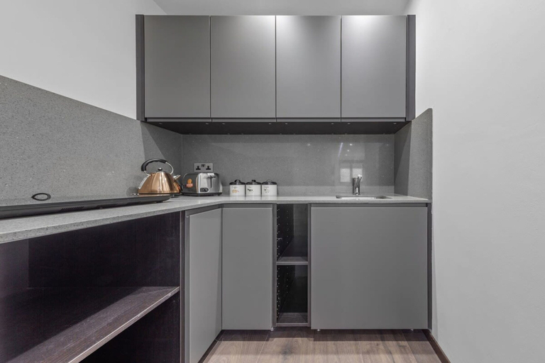 Room 3, Serviced Studio Flat Near Camden Euston Station, London