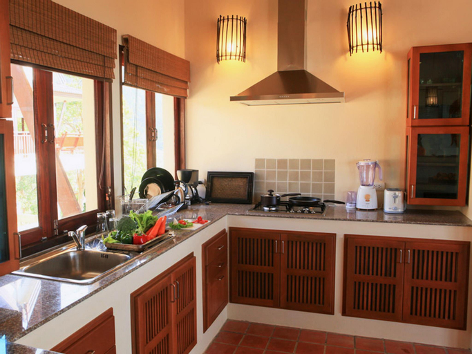 Dining Room 4
