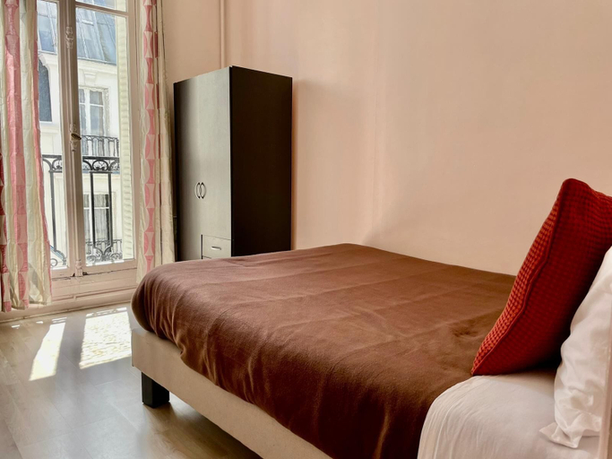 Bedroom 5, Haussmann Opera Penthouse130M2 Exclusive full 4floors Stone Balcony (4 bedrooms), Paris
