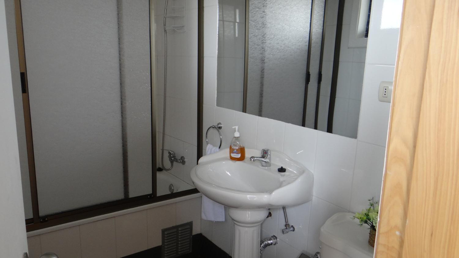 Bathroom 3, HelChiloe Aparthotel, Chiloé