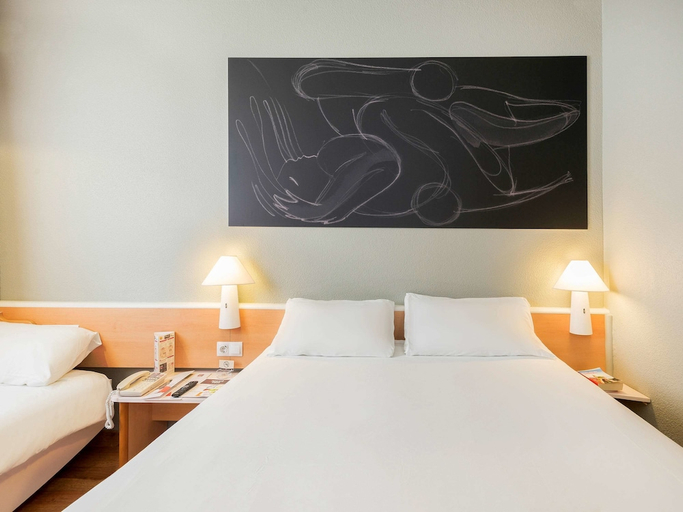 Bedroom 2, Ibis Granada Hotel, Granada