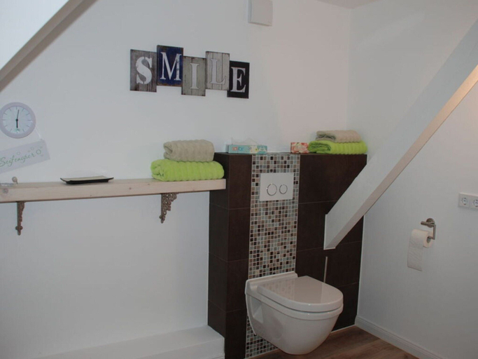 Bathroom, Apartment at the Eichenpark, Harburg