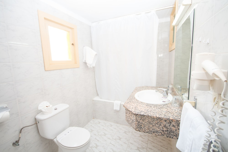 Bathroom 4, Hotel Amic Gala, Baleares