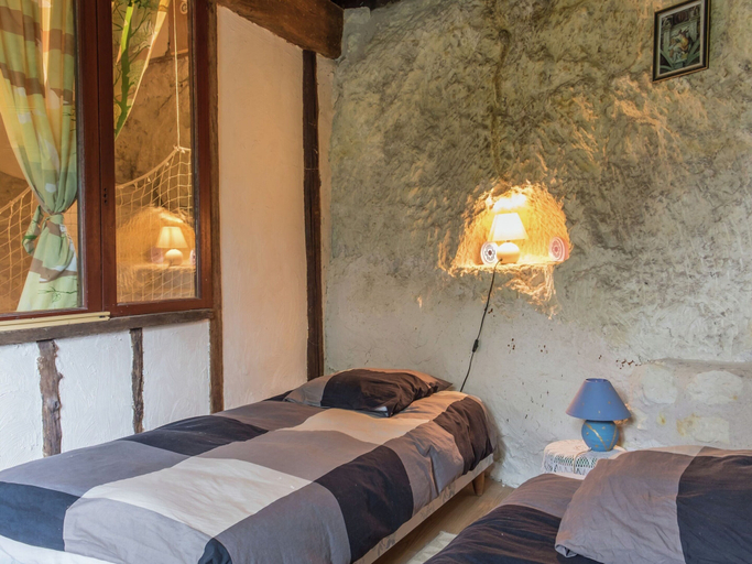 Room 4, Unique Troglodyte House in the Valley, Indre